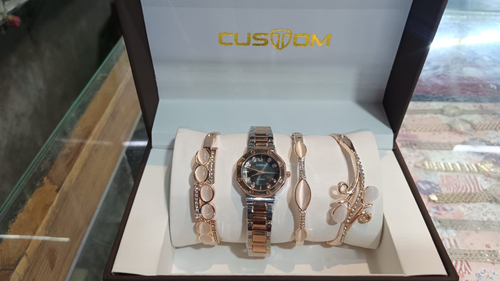 WRIST WATCH WITH BRACELET (LADIES)